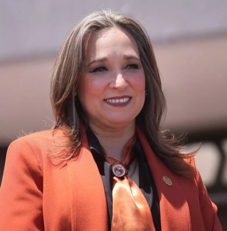 Recibe Isolda Rendón nombramiento de presidenta honoraria de Familia UAT