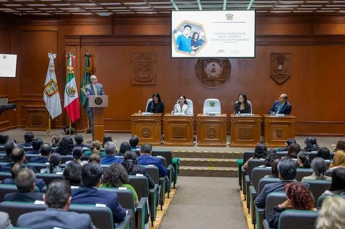 UAEMéx reconoce el desempeño académico de su comunidad universitaria