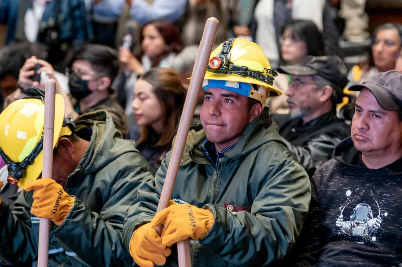 Entrega Ricardo Moreno equipamiento a bomberos forestales Los Chamusquines