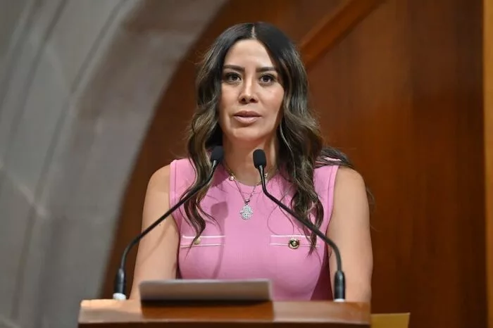 Proponen 9 de mayo como día inhábil para mamás servidoras públicas