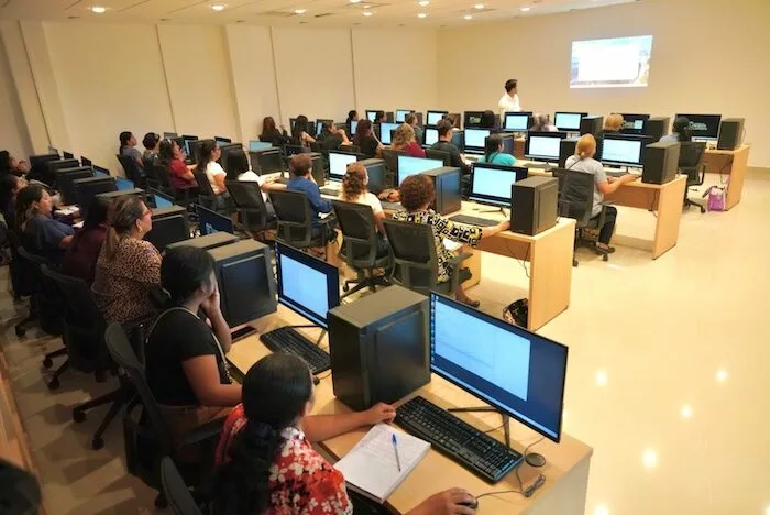Mujeres resultan beneficiadas con cursos de computación en la Infoteca