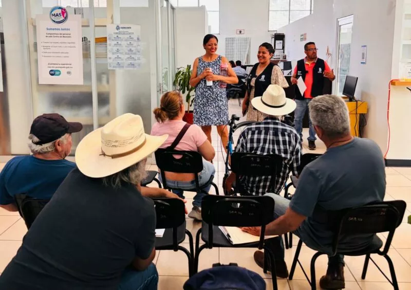 Orientan a adultos mayores guanajuatenses que trabajaron en Estados Unidos sobre trámites para obtener pensión norteamericana.