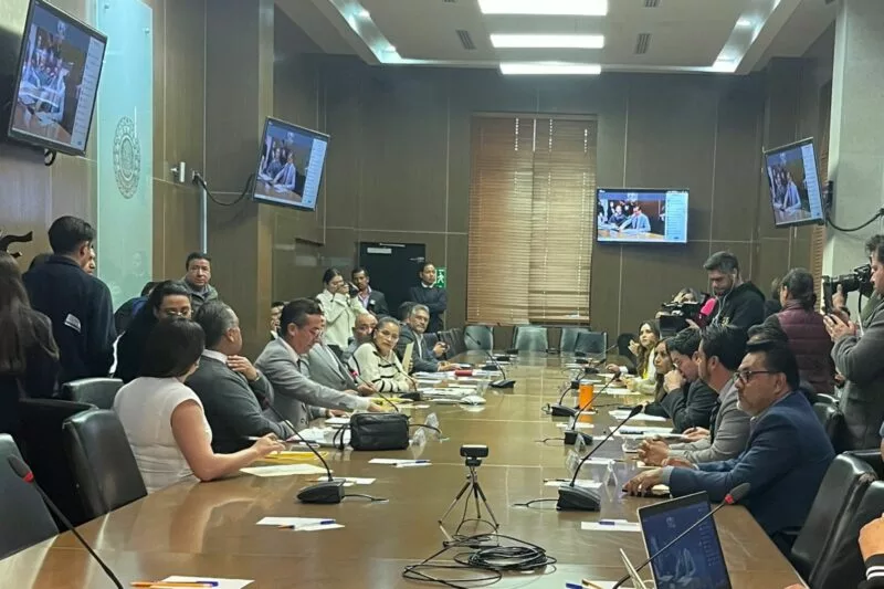 Estudian en Congreso iniciativas sobre extinción del Infoem