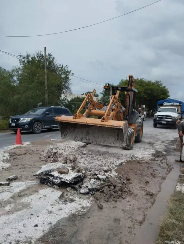 Gobierno municipal repara fuga de agua en la colonia Uniones