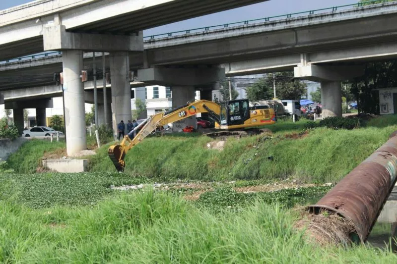 San Mateo Atenco refuerza acciones preventivas con limpieza del río Lerma