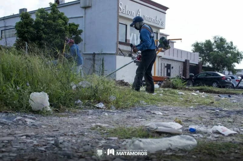 Gobierno municipal intensifica labores de limpieza en avenidas y espacios públicos