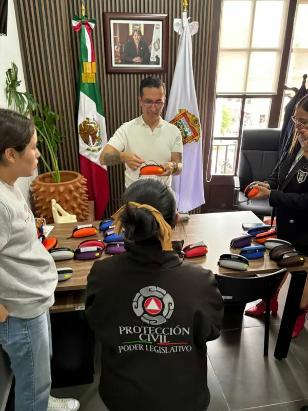 Gestiona gratuidad diputado Israel Espíndola López en materia de salud visual para  trabajadores del Congreso y comunicadores