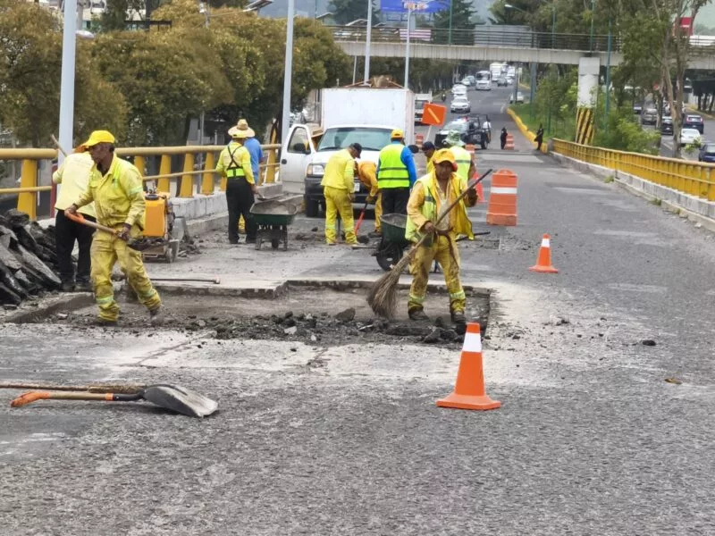 Atiende Gobierno municipal de Toluca a la ciudadanía con trabajos de bacheo