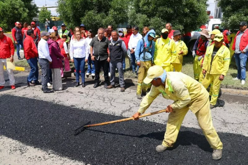 Gobierno de San Mateo Atenco pone a trabajar a la Junta de Caminos para tapar baches