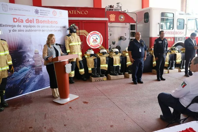 Bomberos  de San Mateo Atenco reciben homenaje del Ayuntamiento
