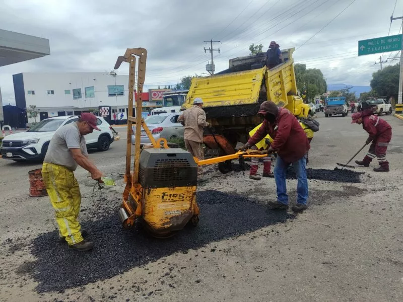 Avanza bacheo en Toluca para recuperar las calles en beneficio de las familias