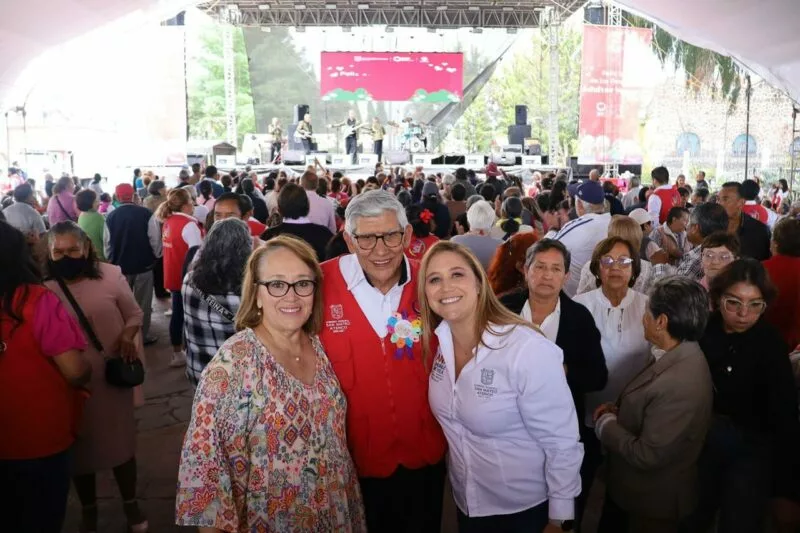 Reconoce Ana Muñiz a adultos  mayores de su municipio con un festejo