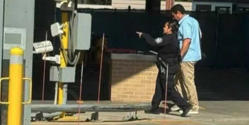 A Mario López Hernández le habrían retirado la visa tras 14 horas en el puente internacional de Brownsville, Texas; fue devuelto a México.