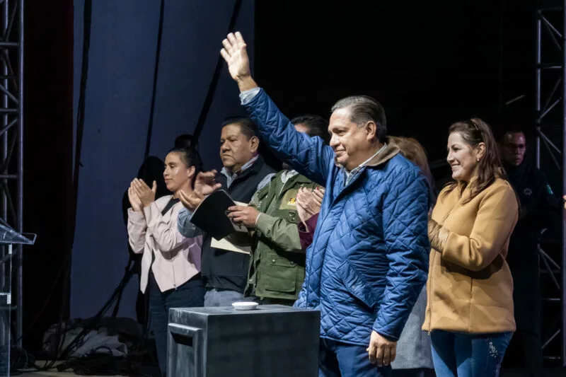 Ponen guapo y llenan de luz al Mercado Juárez y sus alrededores