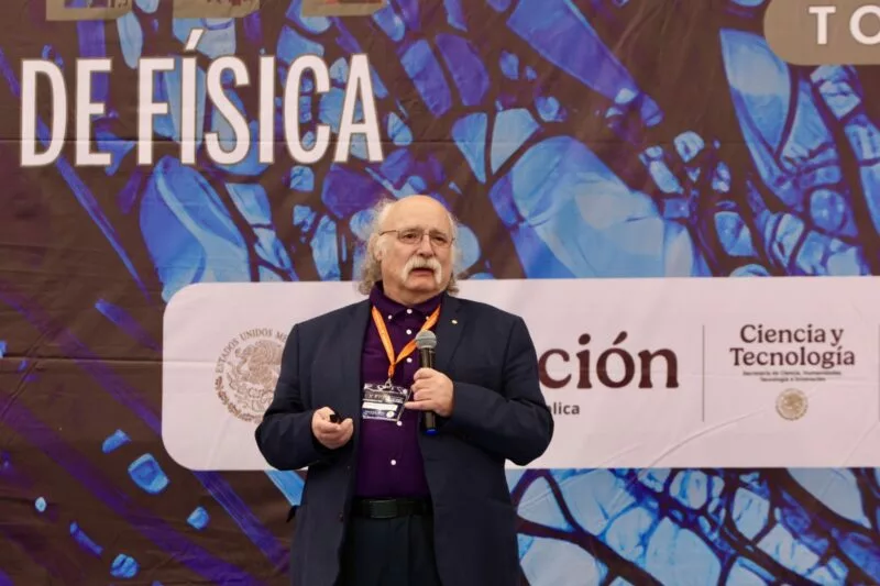 Premio Nobel Duncan Haldane dictó conferencia magistral a comunidad de la UAEMéx