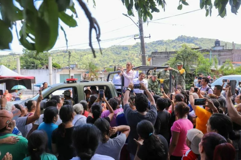 Claudia Sheinbaum visita estados afectados por las lluvias y ordena censo para atender damnificados