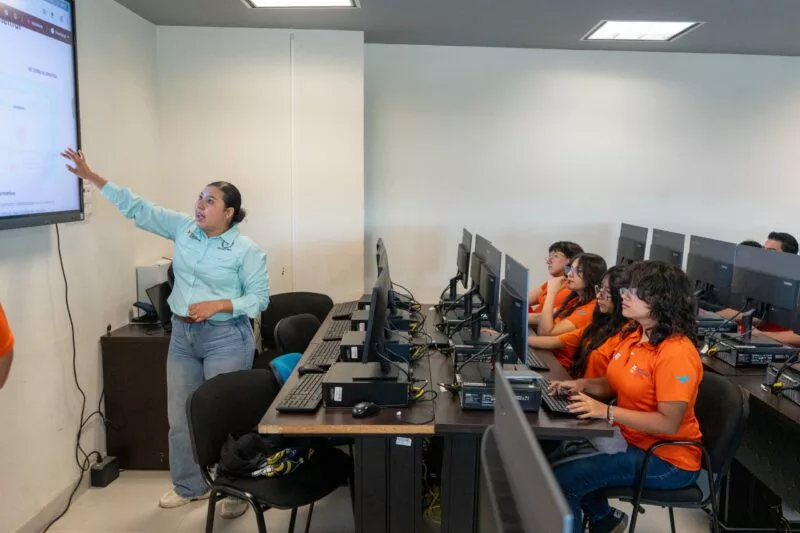 Impulsa la UAT formación bilingüe en la Preparatoria No. 3