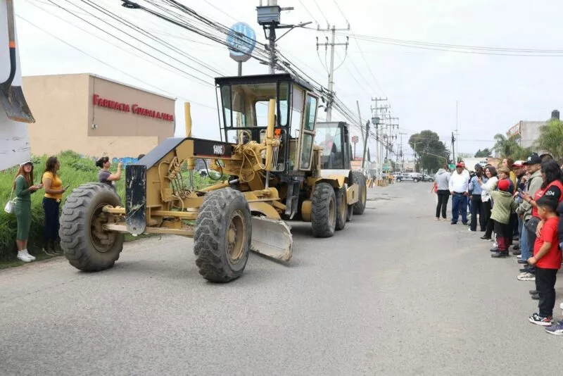 Ana Muñiz inicia pavimentación de la Avenida 2 de abril