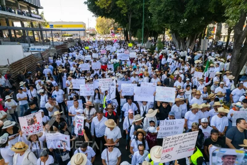 Uruapan se Paraliza: Más de 35,000 Ciudadanos Marchan Exigiendo Renuncias