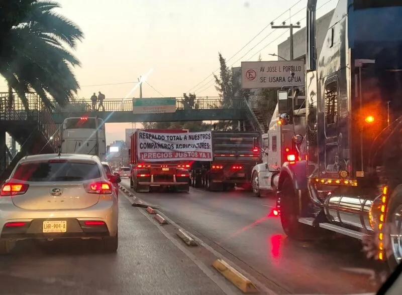 Transportistas Bloquean Carreteras y Estrangulan Accesos a la Ciudad de México