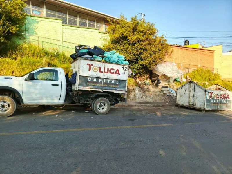 Reinstala Gobierno de Toluca contenedor de basura en El Cóporo