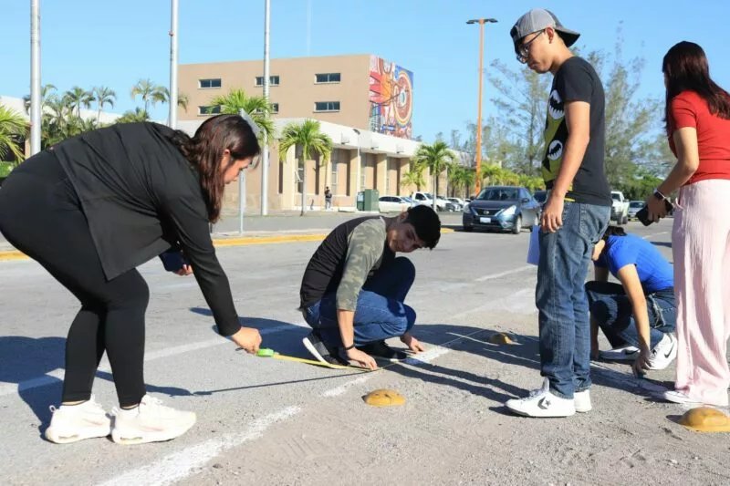 Con visión humanista estudiantes de la UAT transforman cruces peatonales