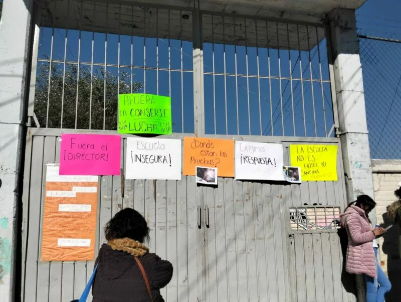 Padres de familia exigen investigación sobre aparición de Condones y bebidas embriagantes en la primaria “20 de Noviembre” de San Miguel Ameyalco