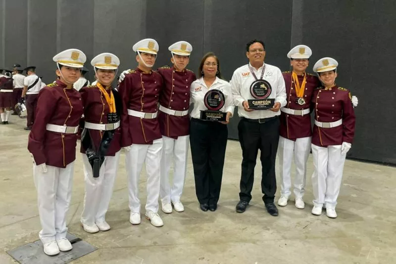 Estudiantes de la UAT obtienen primer lugar en concurso de escoltas y bandas de guerra
