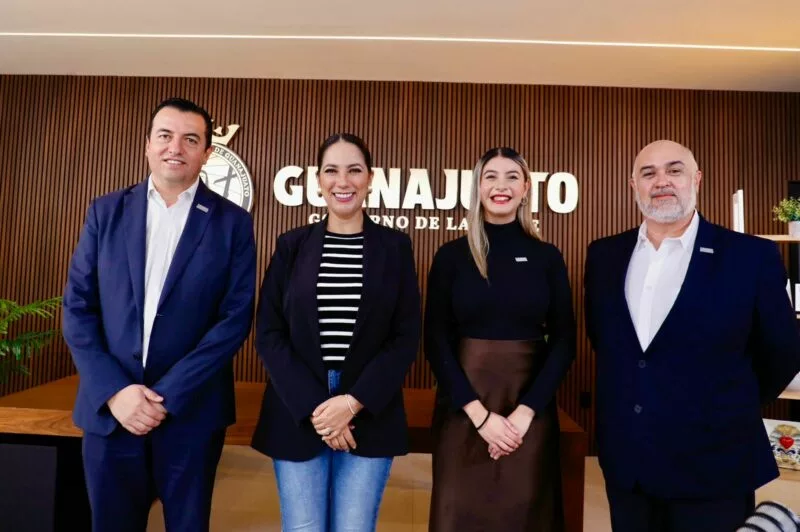 Anuncia la Gobernadora 2 mil becas para mujeres en la UVEG