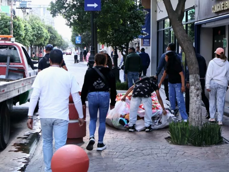 Realiza operativo Gobierno municipal para contener comercio ambulante en el Centro Histórico de Toluca