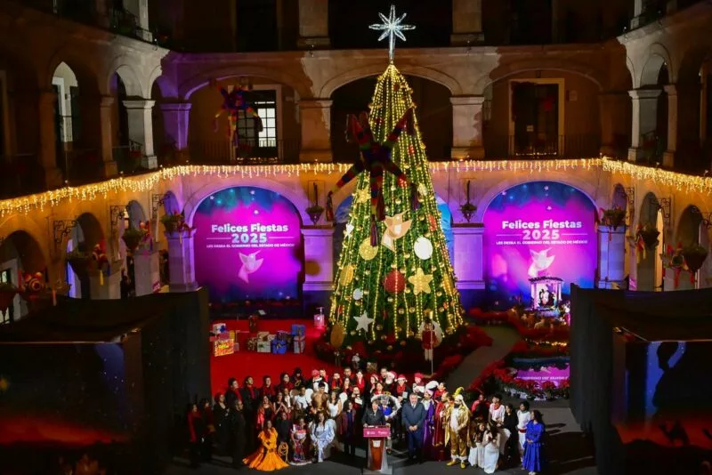 Gobernadora Delfina Gómez enciende árbol de Navidad en Palacio de Gobierno, invita a disfrutar en familia las fiestas decembrinas