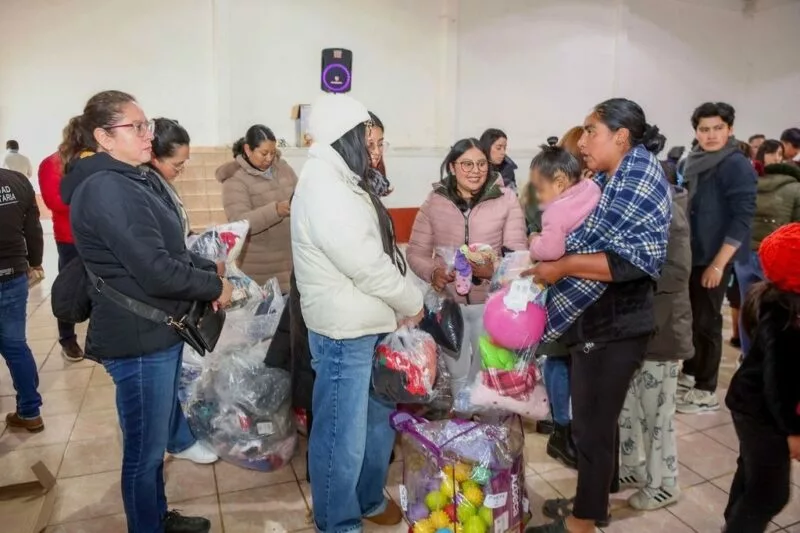 En San Pedro Nexapa, Amecameca, UAEMéx entregó más de 10 mil artículos resultado de la Colecta Regional de Invierno 2025