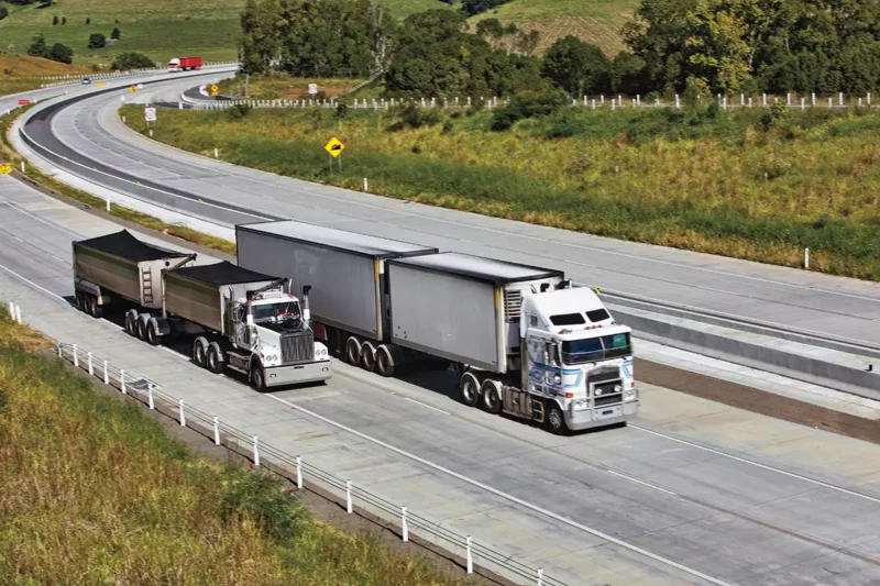 Proponen regular la circulación de tractocamiones de doble remolque, para disminuir accidentes viales