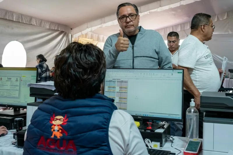 Da Ricardo Moreno el ejemplo y acude a pagar su agua y predial