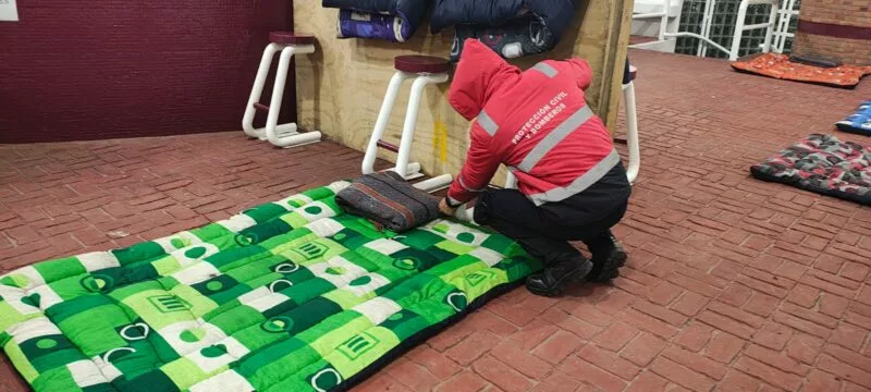 Ante el intenso frío, Ricardo Moreno mantiene albergue nocturno a personas en situación de calle