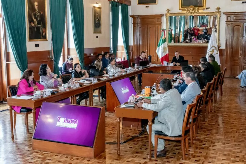 Abre Ricardo Moreno la puerta al emprendimiento: Toluca dará estímulos fiscales a egresados de la EMET