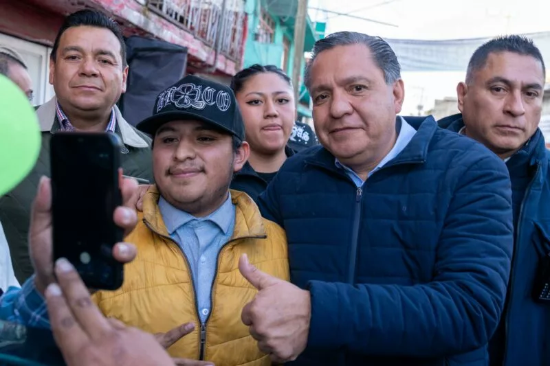 Entrega Ricardo Moreno la pavimentación de la Calzada del Nevado, en Cacalomacán