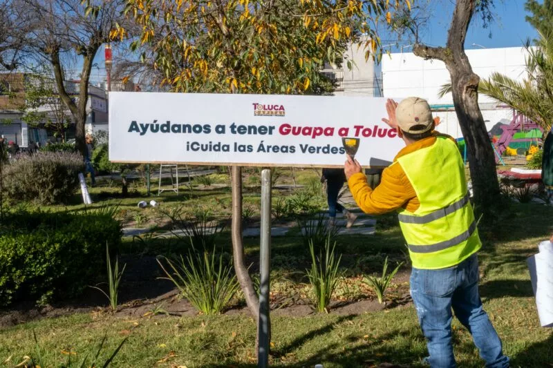 Miles de personas ponen guapas escuelas y espacios públicos de Toluca