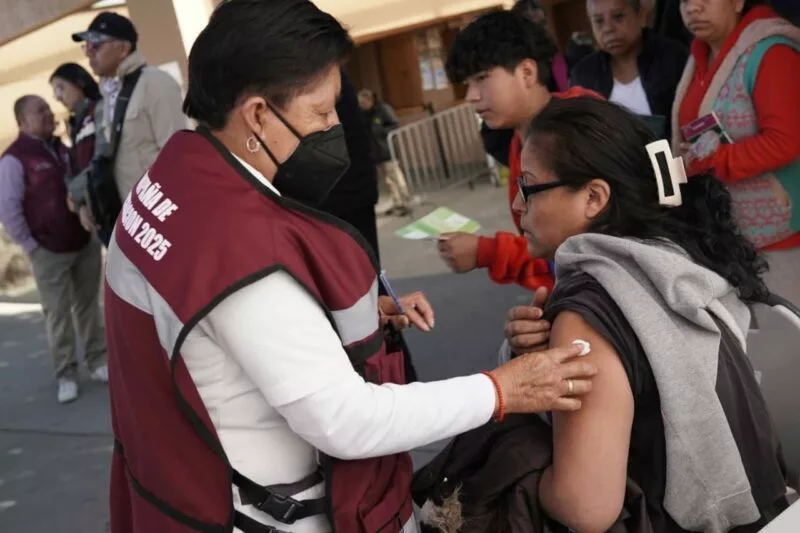 Prevé Gobierno del EdoMéx aplicación de más de 400 mil dosis contra el sarampión en semana estatal de vacunación