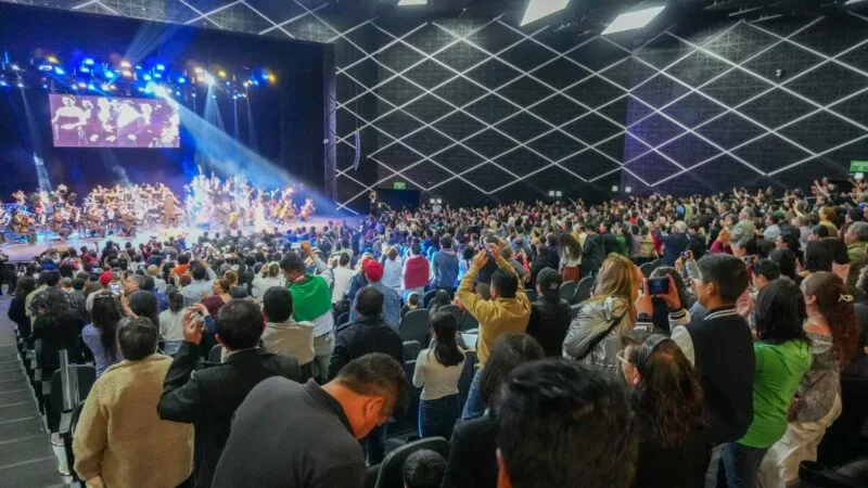 Concierto histórico en Toluca: ovación, lleno total y cientos afuera en el Juan Gabriel Sinfónico