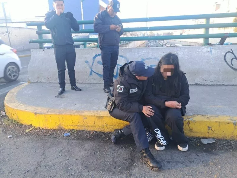 Apoyan elementos de seguridad municipal para resguardar la integridad de una joven en Toluca