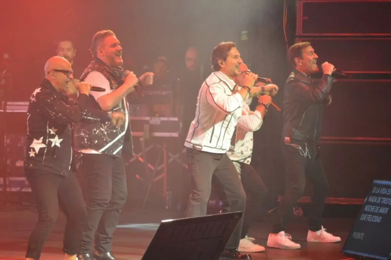 Magneto y Mercurio desatan la nostalgia noventera y contagian de euforia al público del Teatro Morelos de Toluca.