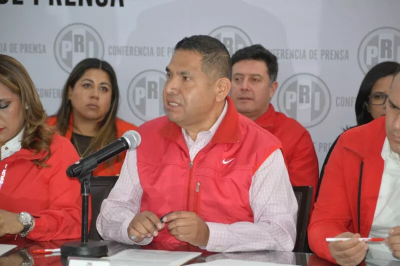 Impulsa el diputado Zarzosa economía de taxistas mexiquenses.