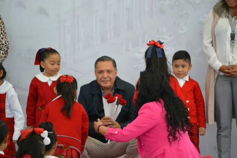 Ricardo Moreno entrega arco techo en el Jardín de Niños “Profr. Luis Camarena González” y refrenda compromiso con la educación en San Pablo Autopan