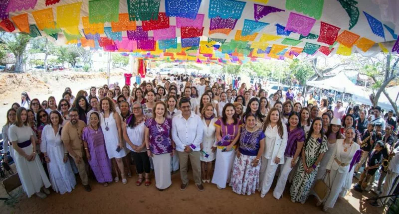La ministra de la SCJN Yasmín Esquivel  celebra encuentro con Juzgadoras