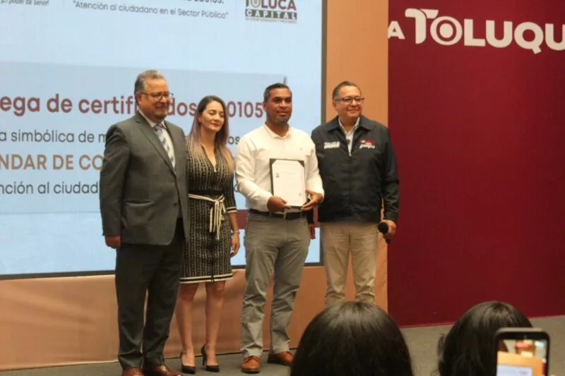 Toluca, primer municipio en certificar masivamente a servidores públicos en atención ciudadana