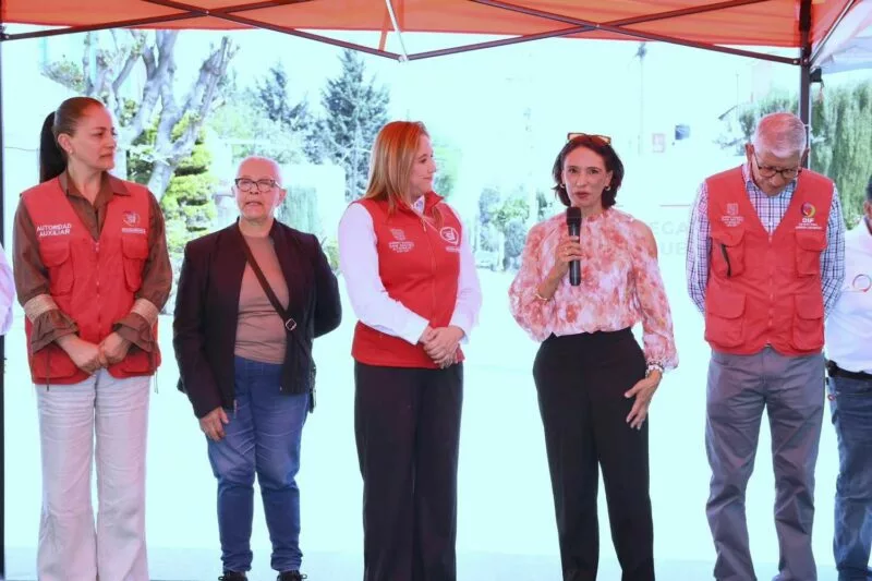 Aña Muñiz Neyra, supervisa obras recién entregadas y mantiene comunicación con vecinos.