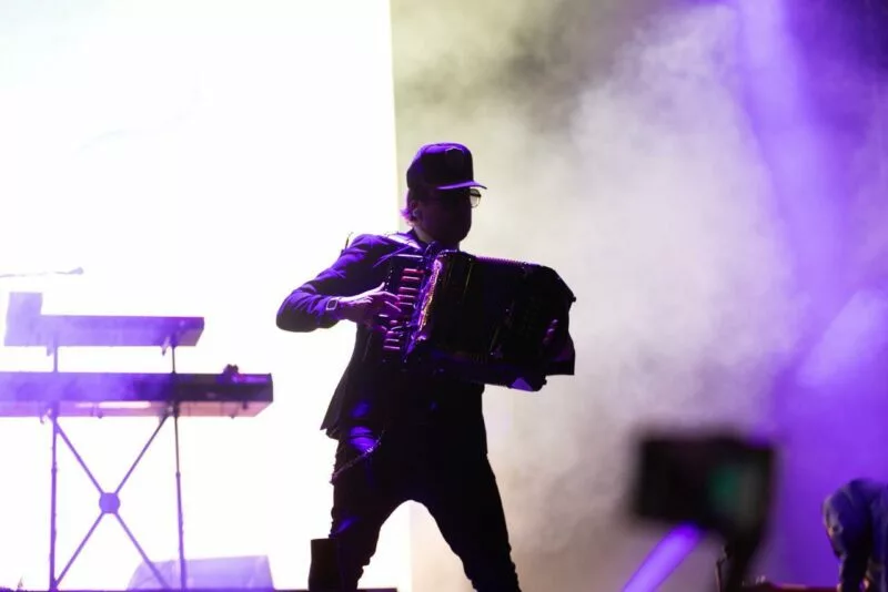 Electriza Kinky el escenario de PrimaverArte ante juventud toluqueña