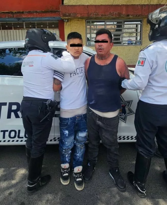 Caen tres acusados de robar celulares, en Toluca