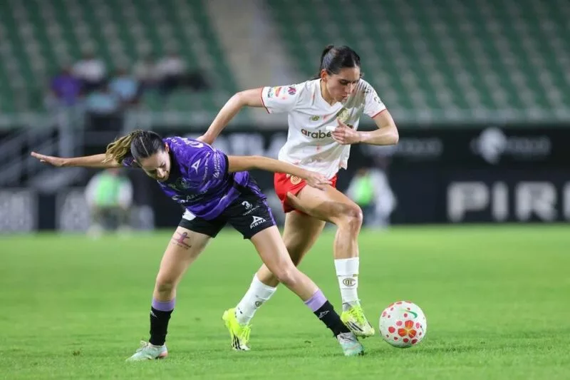 Triplete de la delantera francesa Eugenie impulsó la remontada de Toluca Femenil, 2-3 en su visita a Mazatlán.